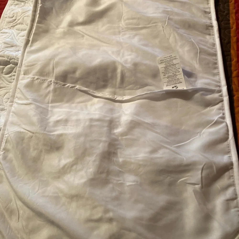 Elegant Ivory Quilted Bedding